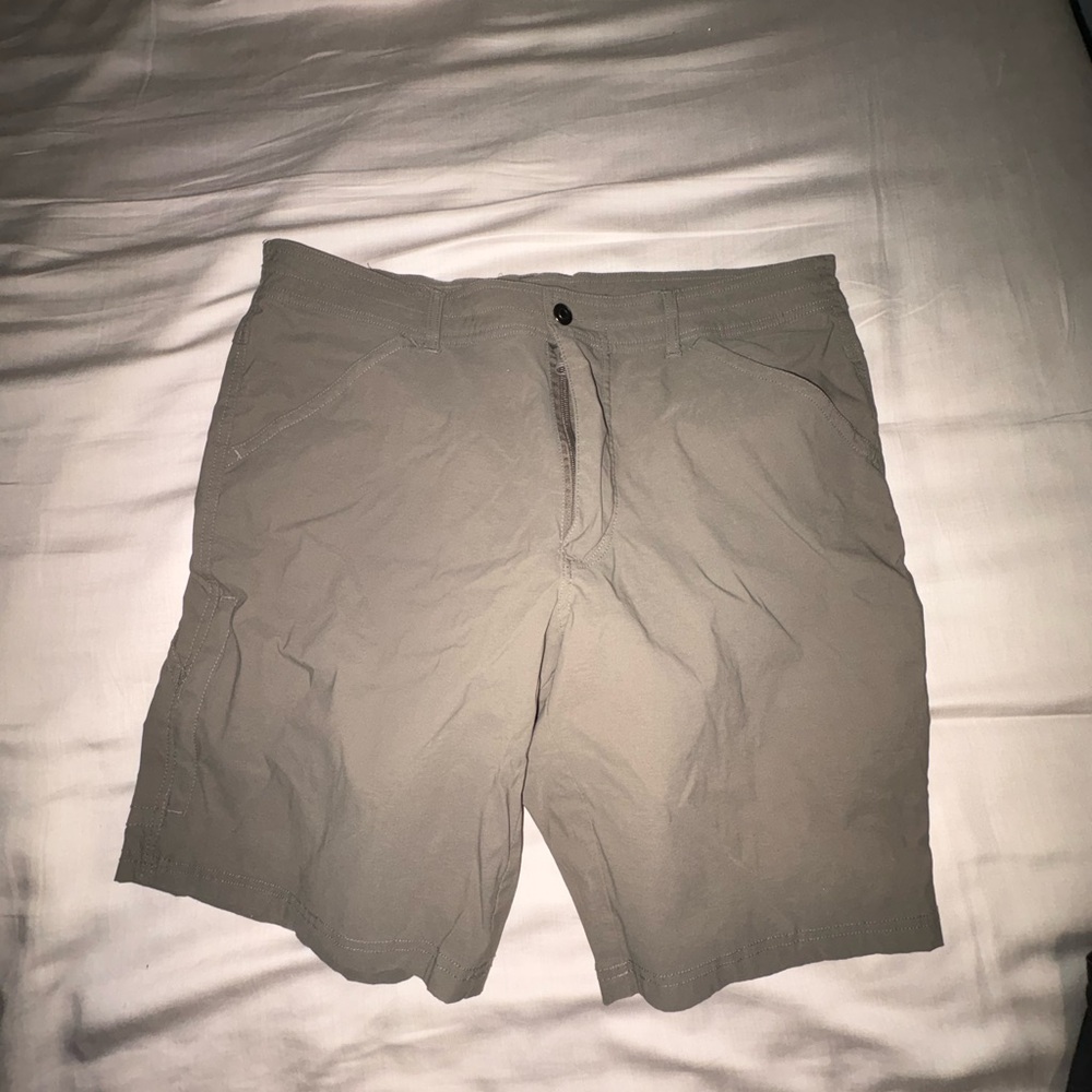 Men's Casual Shorts in Khaki